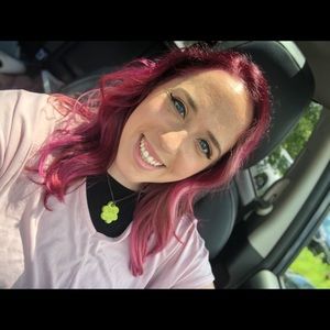 Meet your Posher, Alexia